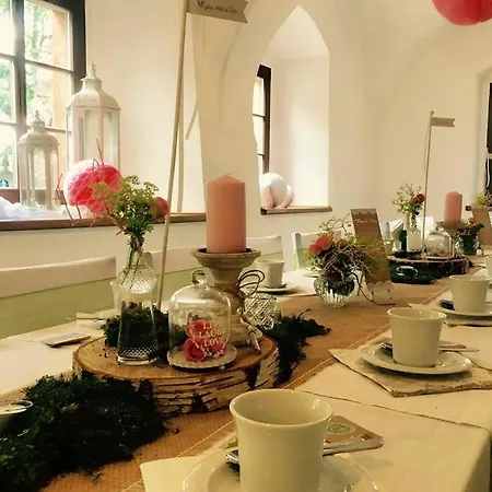 Wasserschloss Podelwitz Guest house *