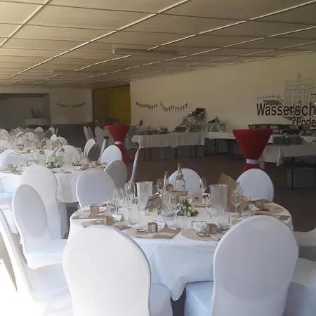 Konukevi Wasserschloss Podelwitz *