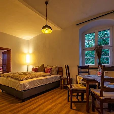Wasserschloss Podelwitz Guest house